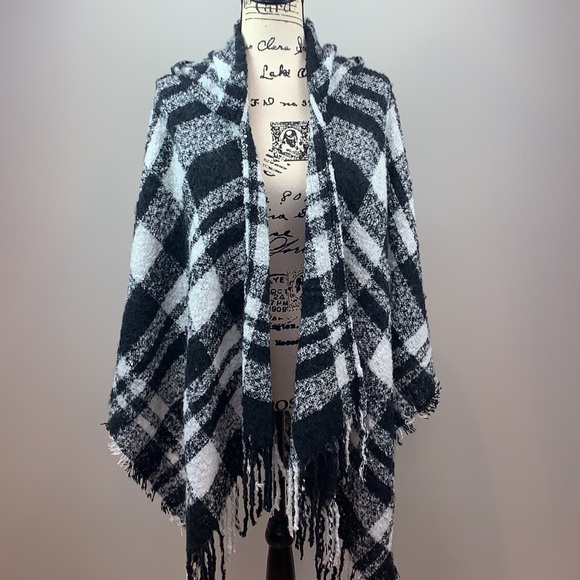 Oh So Soft Plaid Cardigan Poncho Ruana Hoodie With Fringe - Picture 5 of 13